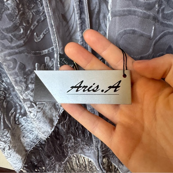 Janika Designs Grey silk velvet shawl with fringe - Picture 10 of 12